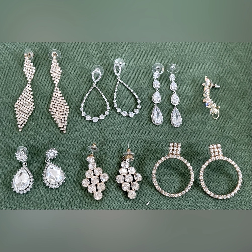 6 PAIRS OF RHINESTONE EARRINGS & EAR DECORATION